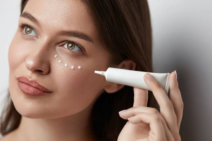 கண்களைச் சுற்றிய சருமத்திற்கு Eye Cream அவசியமா?