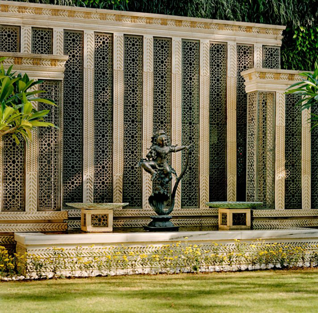 http://gossip.sooriyanfm.lk/data/gossip_images/v2imgpath/2019Apr/09/businessman-mukesh-ambani-indian-celebrity-house.jpg